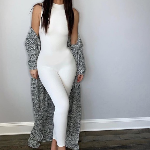 Sleeveless High Neck Solid Jumpsuit - Picture 5 of 5